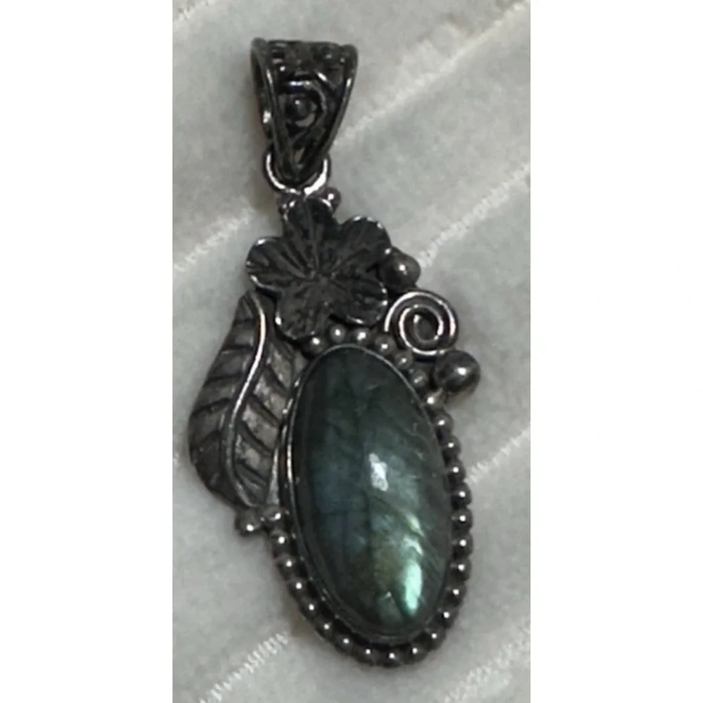 VTG LABRADORITE PENDANT set in Sterling Silver Flower & Leaf‎ Design SEE PICS